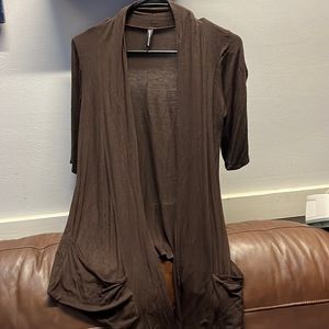 Jason Maxwell brown cardigan with small pockets on bottom size M